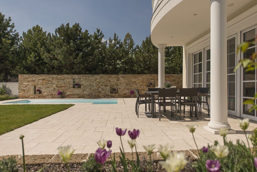 natural_stone_single_family_house_schubertstone05 Mediterranean terrace