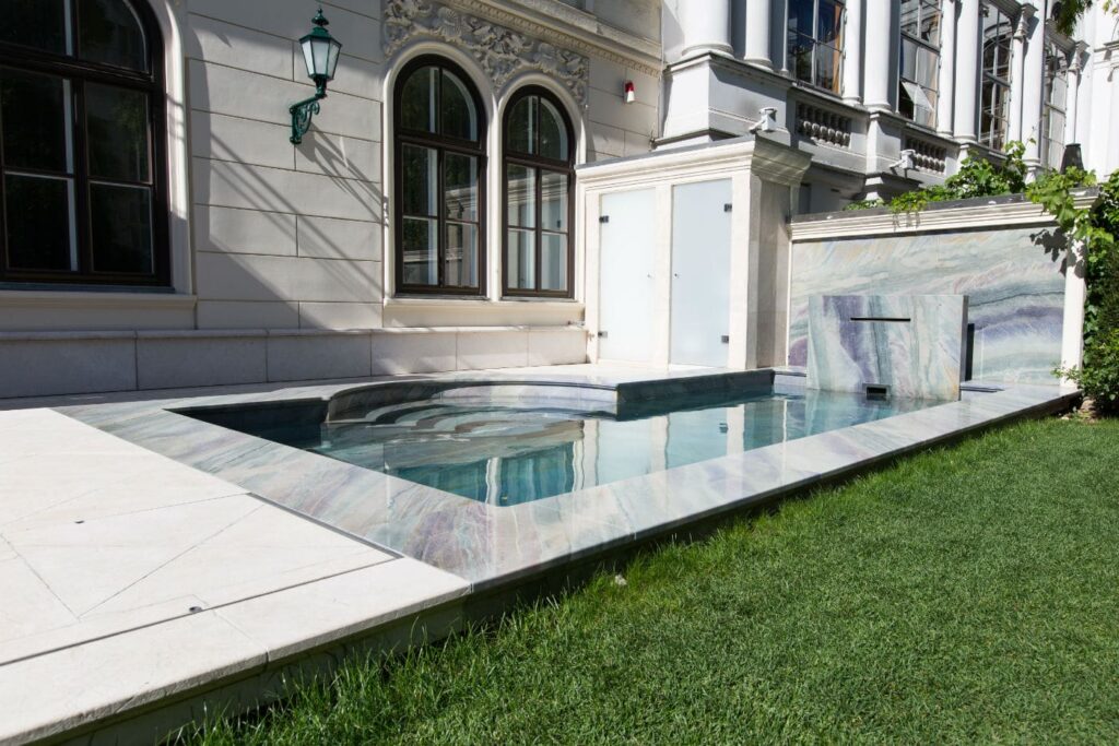 Natural stone pool edge in Vienna Natural stone pool edge in Vienna