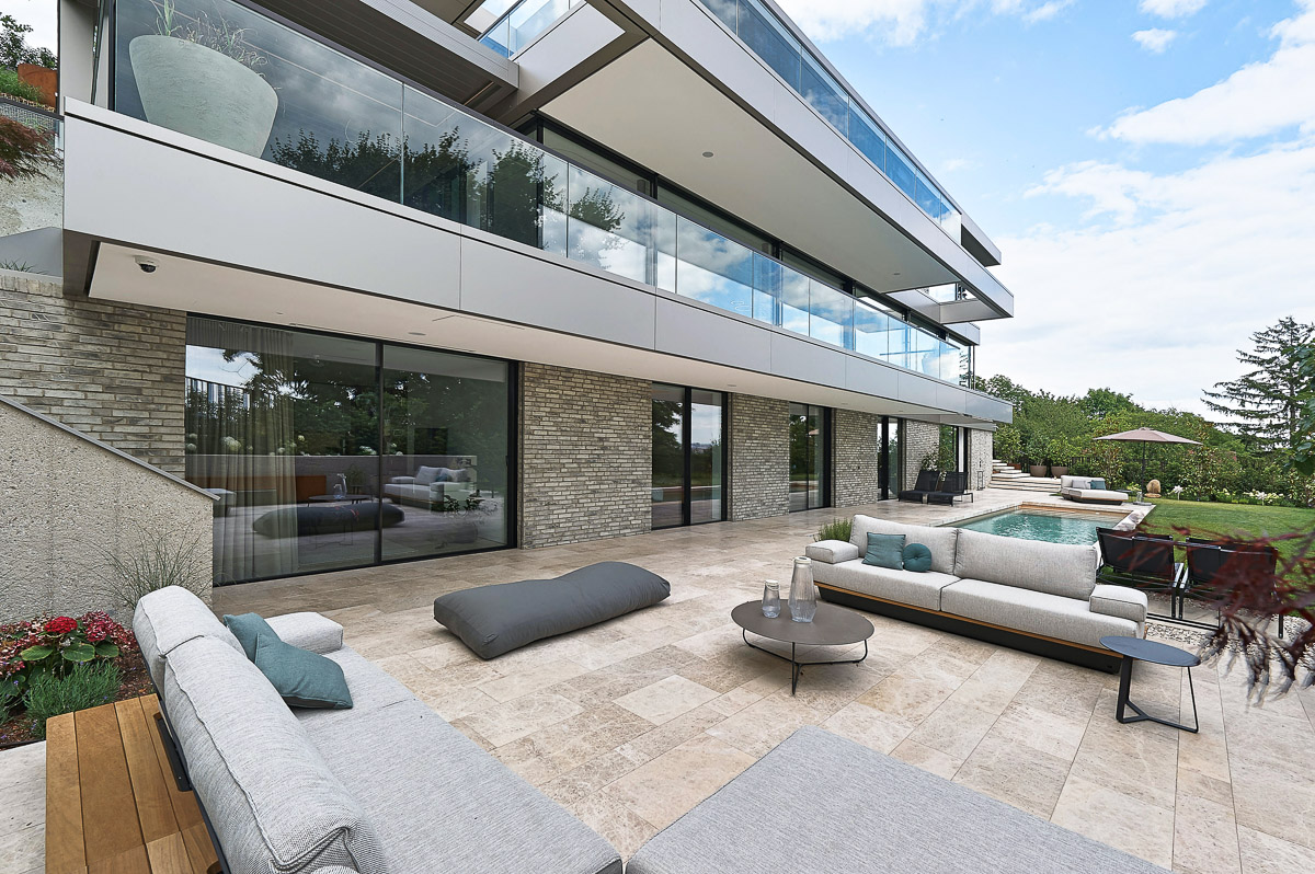 Luxus Terrasse mit Naturstein in Wien
