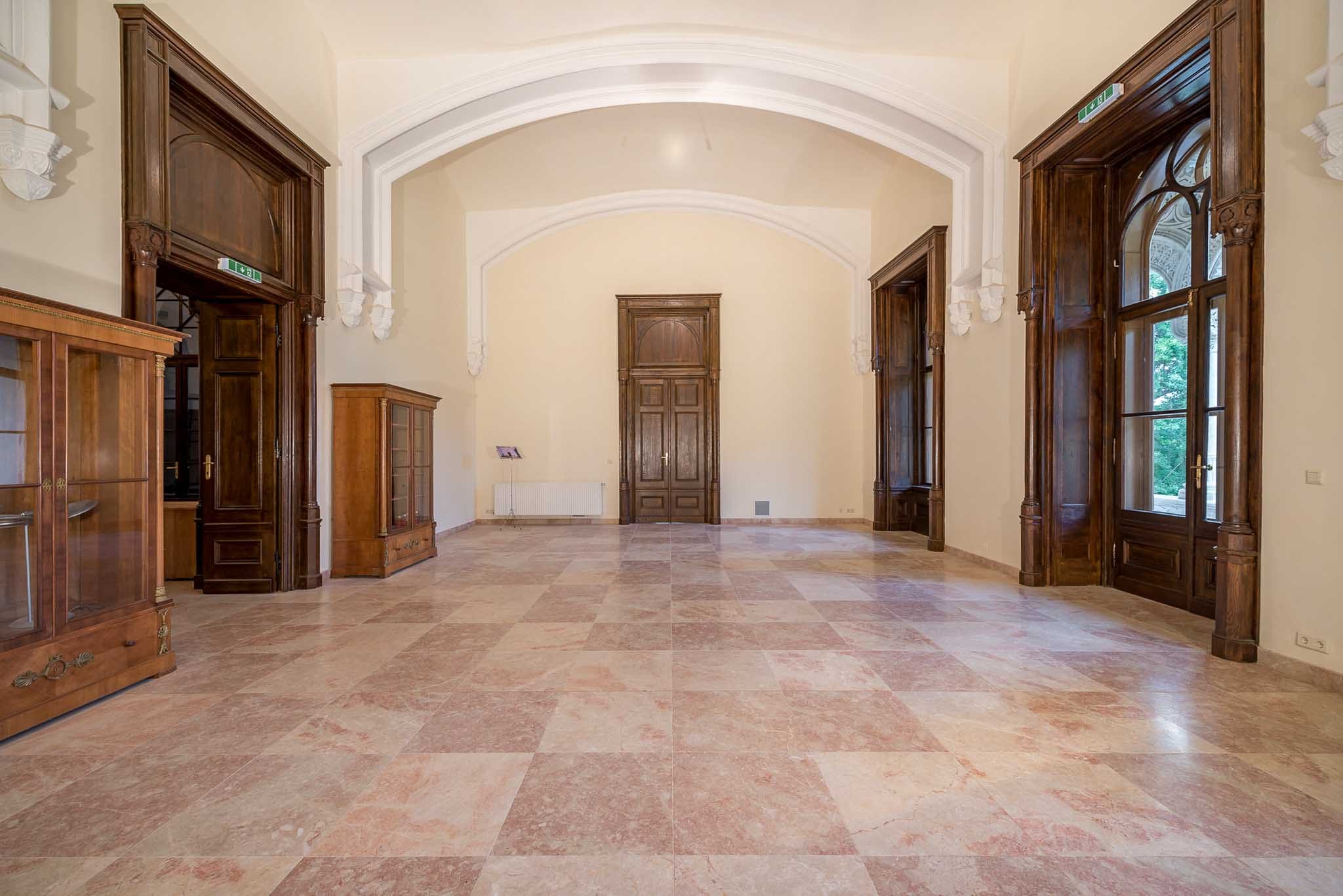 Rotenturm Castle with natural stone floor made of Levante Crema Rosé-1 hard limestone Rotenturm Castle with natural stone floor made of Levante Crema Rosé-1 hard limestone