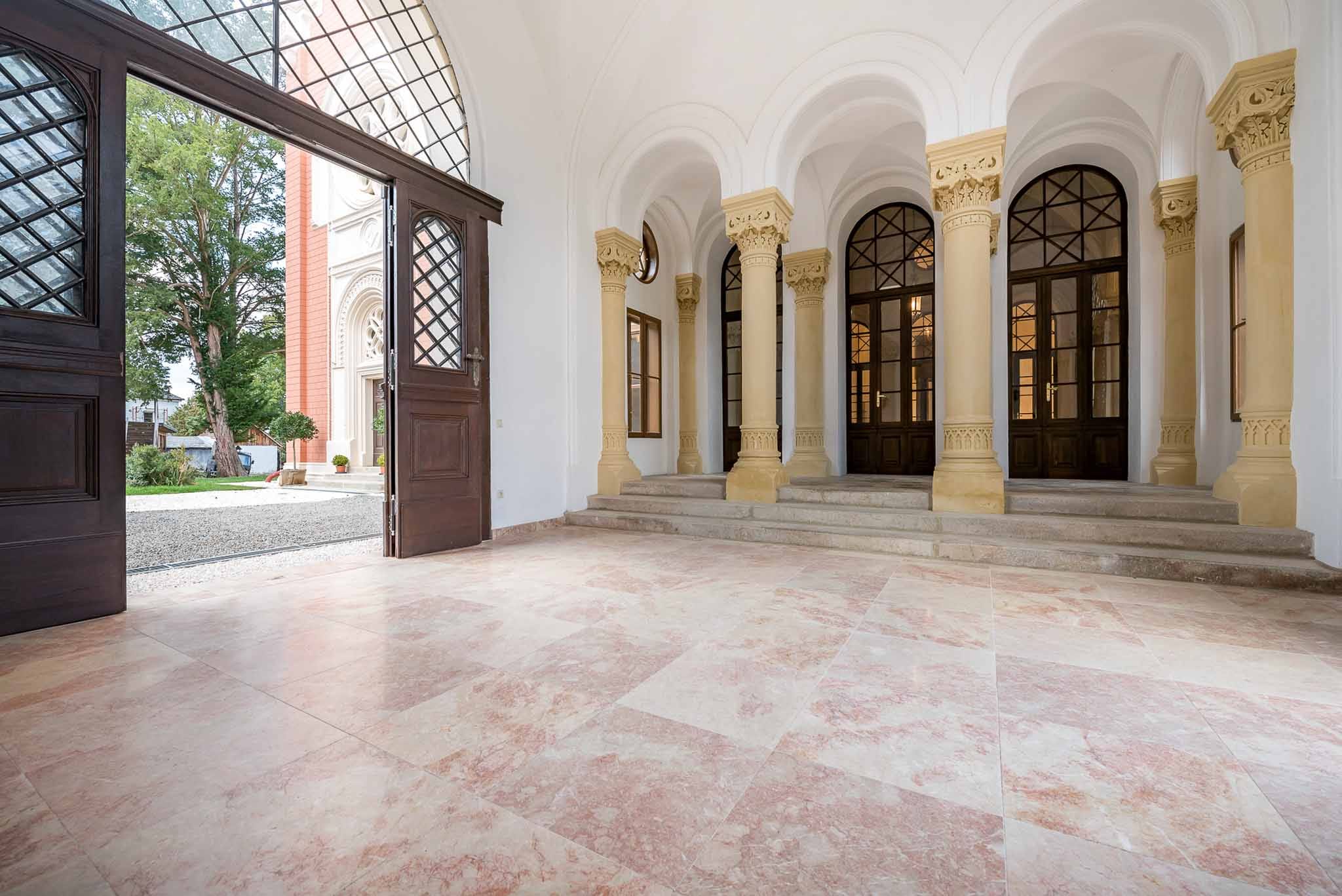 Rotenturm Castle with natural stone floor made of Levante Crema Rosé hard limestone Rotenturm Castle with natural stone floor made of Levante Crema Rosé hard limestone