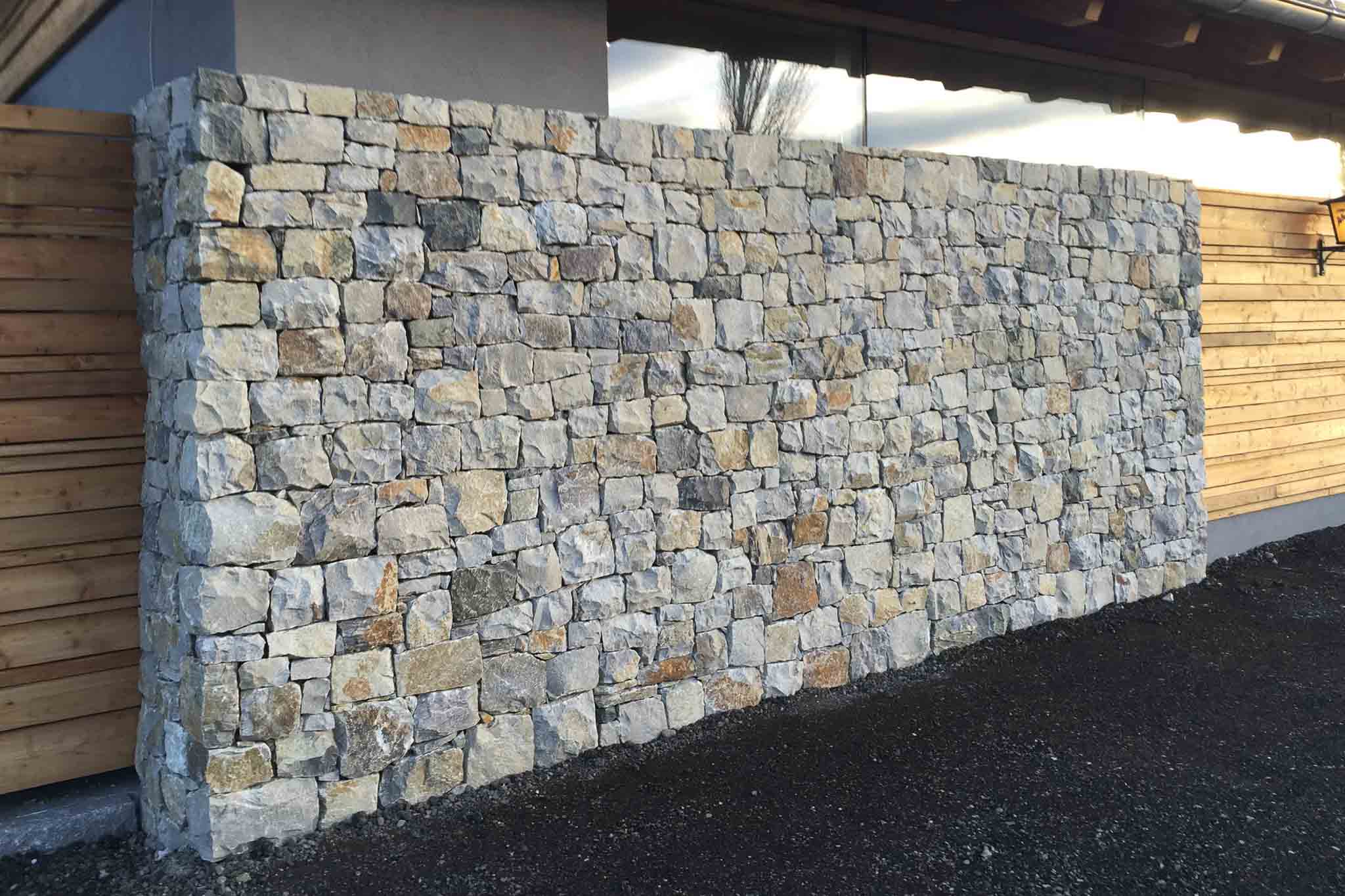 Kalkstein JM Bruchsteinmauer bunt-2