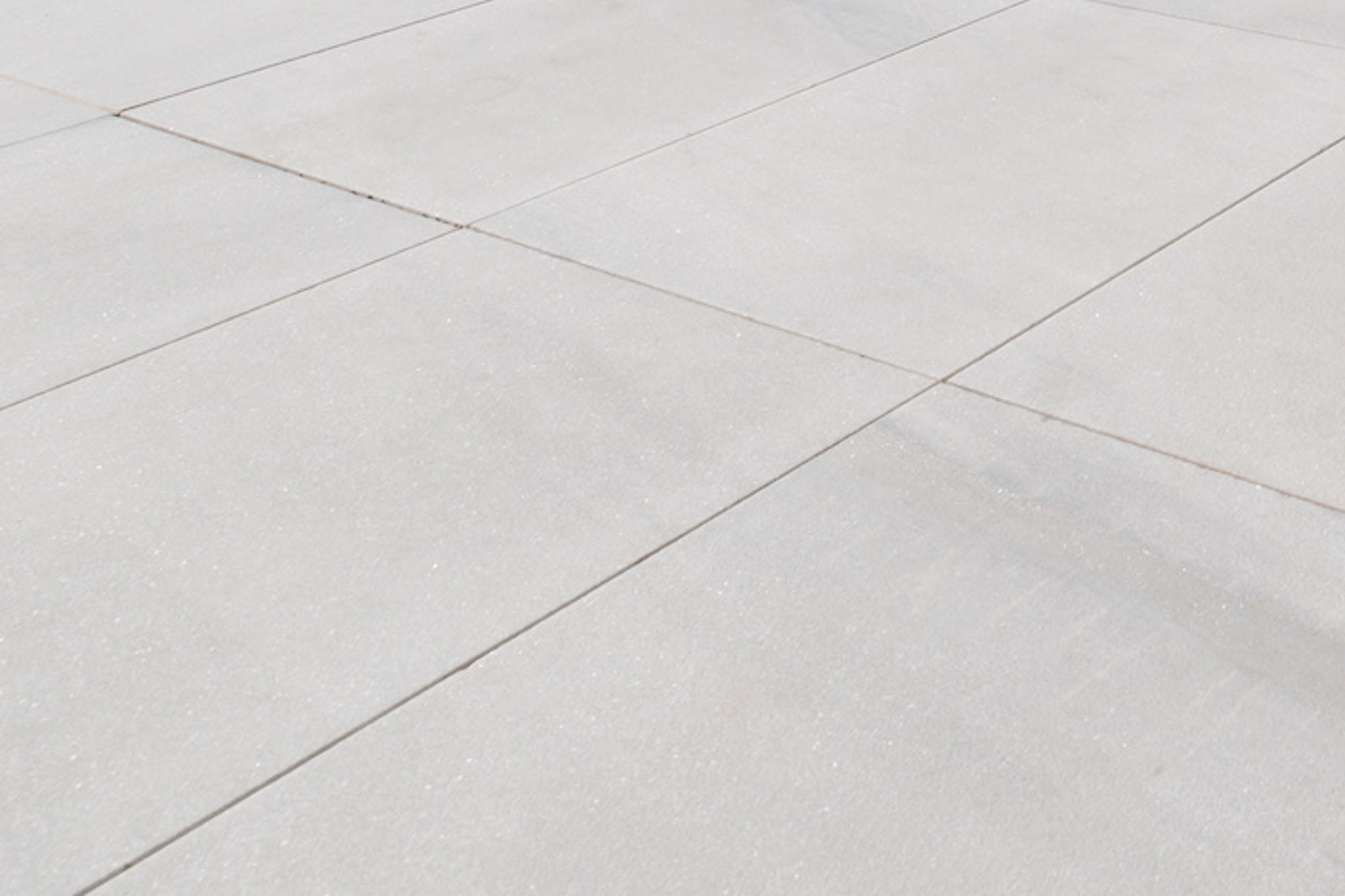 Kristallmarmor Bianco Nuvolato Terrassenplatten-1 Kristallmarmor Bianco Nuvolato sandgestrahlt