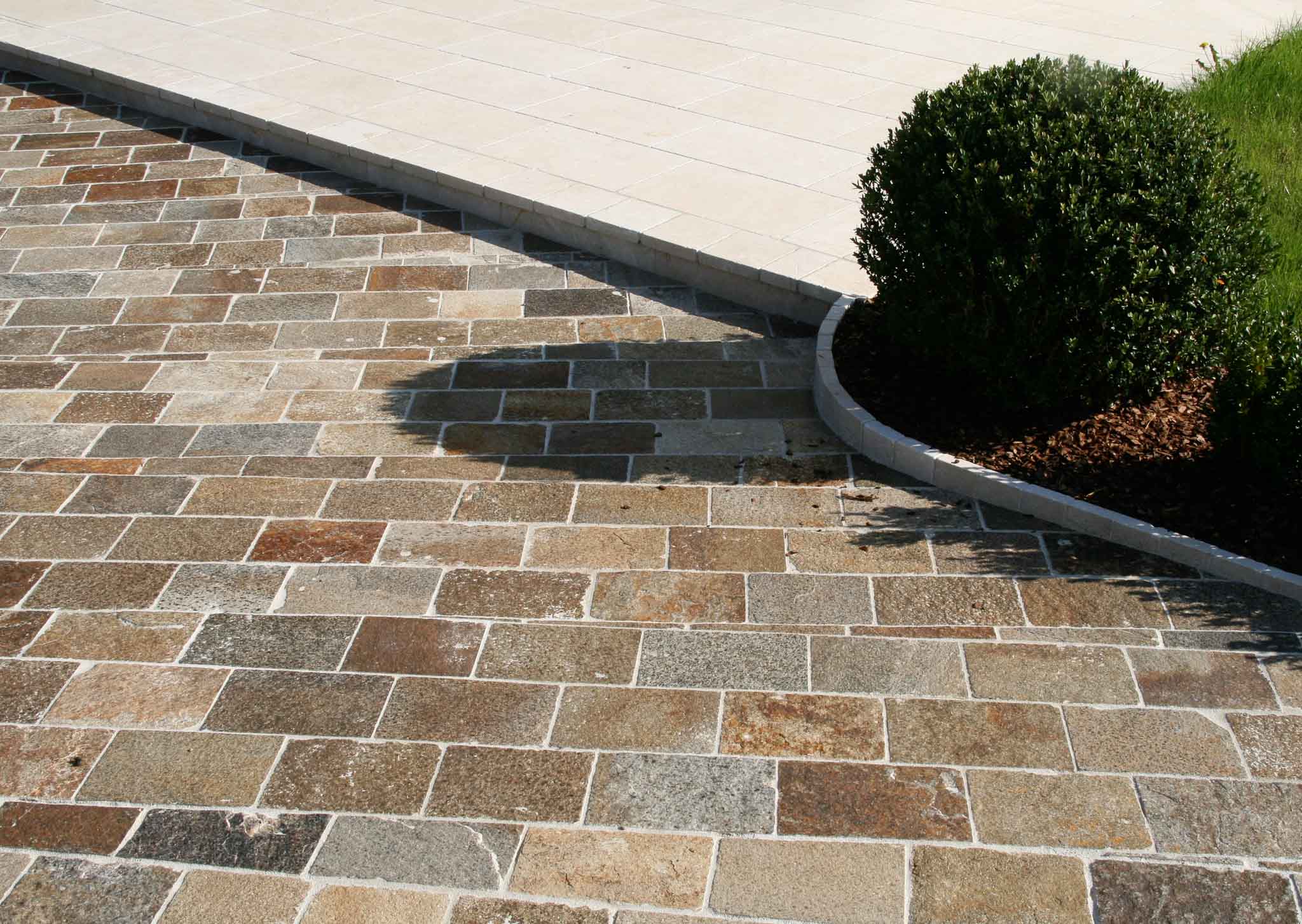 Gneis GN 114 NI Naturstein Terrassenplatten-3 Gneis GN 114 NI Naturstein Terrassenplatten-3
