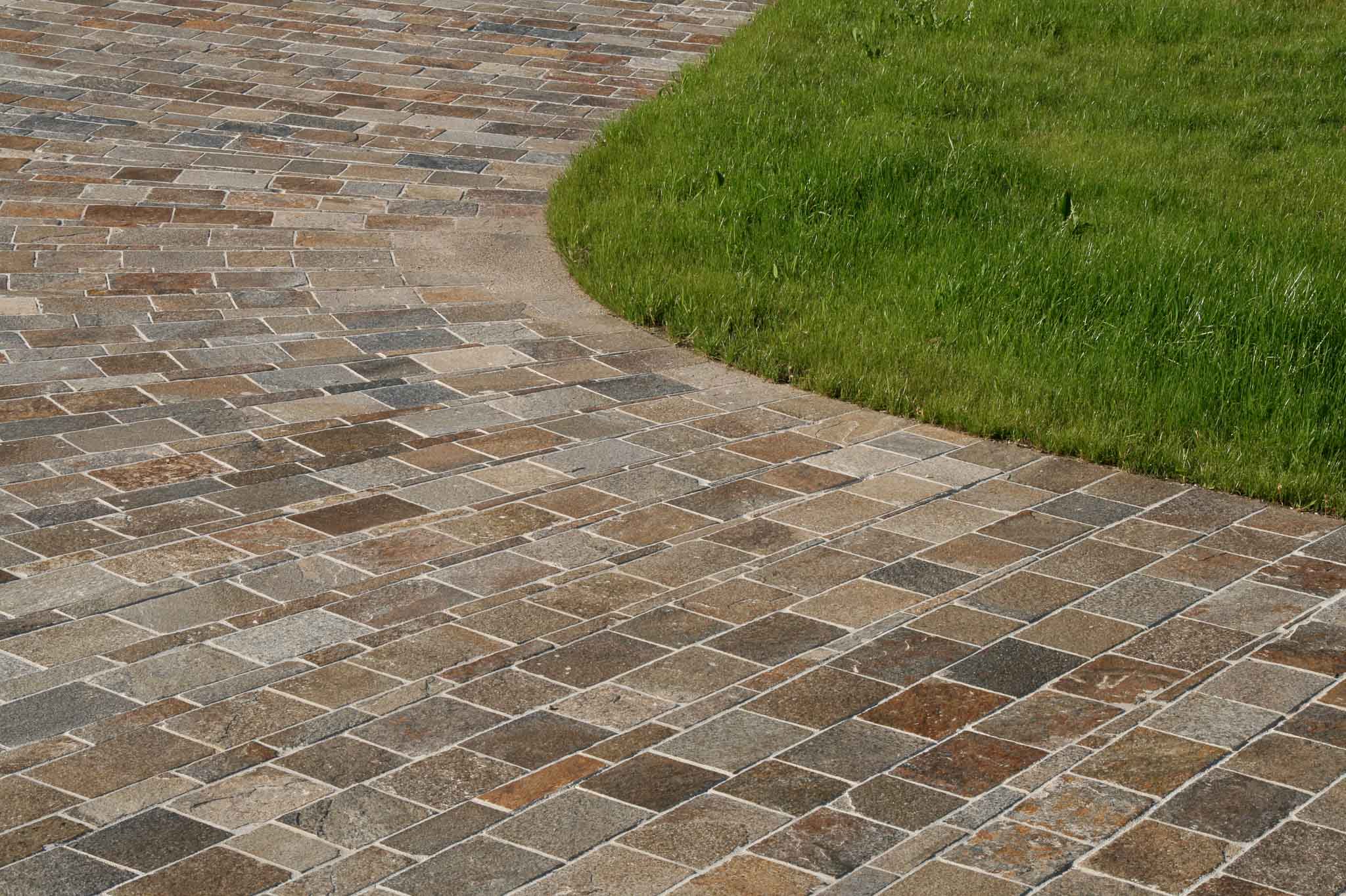 Gneis GN 114 NI Naturstein Terrassenplatten-4 Gneis GN 114 NI Naturstein Terrassenplatten-4