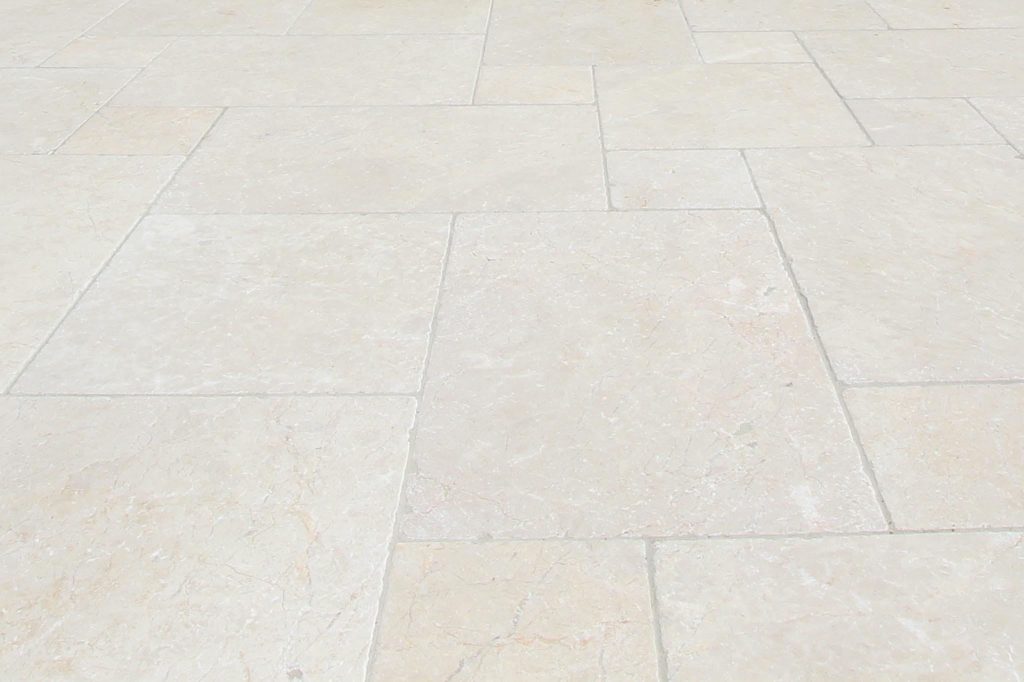 Kalkstein Levante Crema Antik Naturstein Terrassenplatten Kalkstein Levante Crema antik - außen