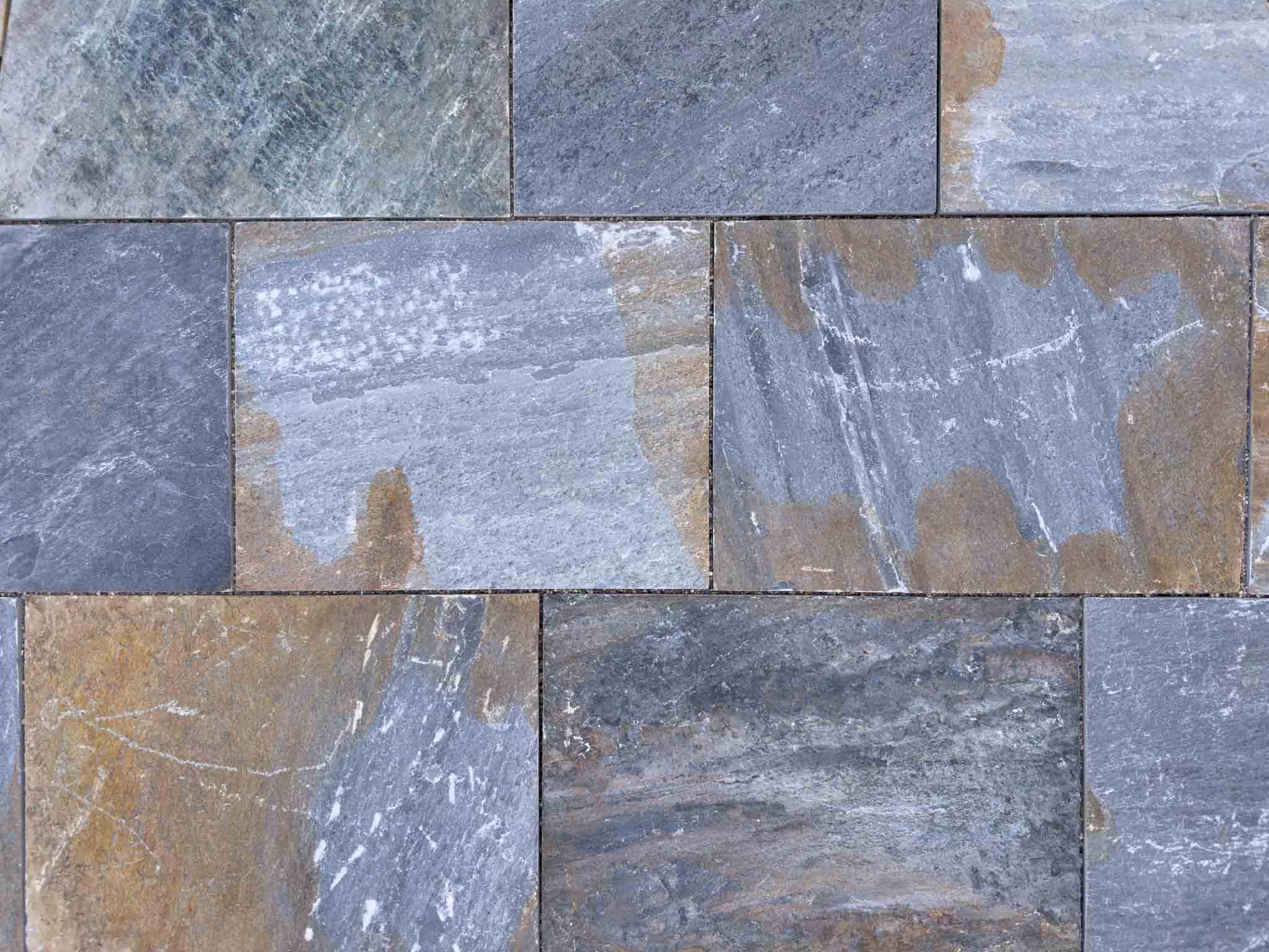 47083/01 Gneis Naturstein Terrassenplatten blau-grau und braun