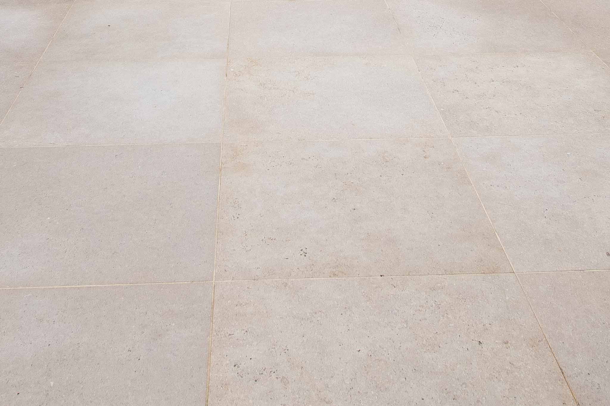 Kalkstein K 753 feingestockt Kalkstein Naturstein Terrassenplatten Beige