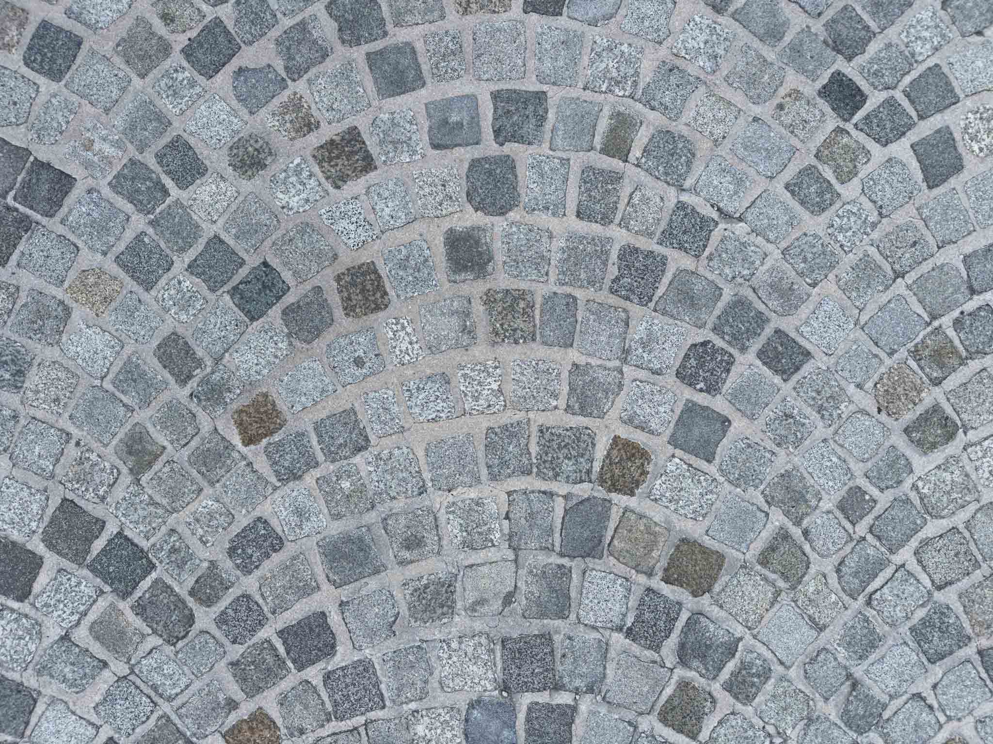 35851/04 Granit Naturstein Pflaster Pfauenschwanz Muster